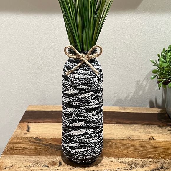 Vase - Picture 1 of 1